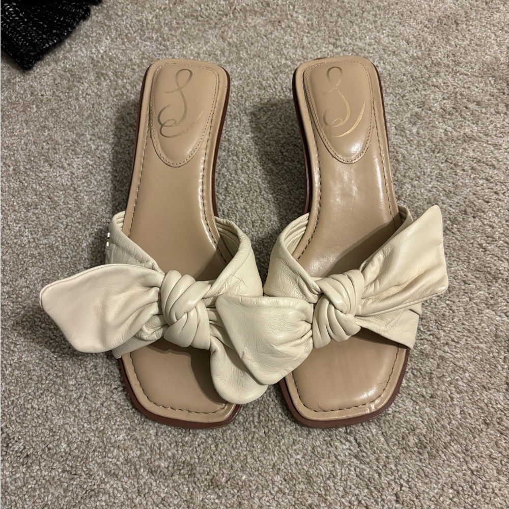 Tan bow mini heels